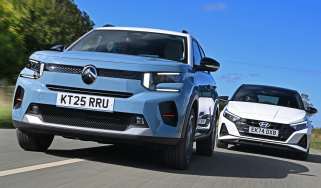 Citroen C3 vs Hyundai i20 - front end tracking